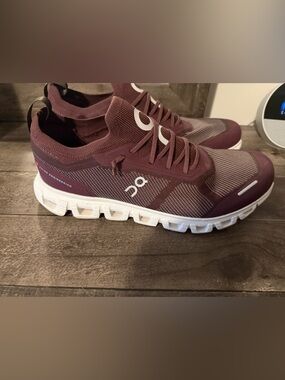 On Running women Sneakers in Burgundy and White